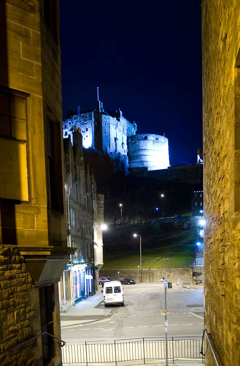 Edinburgh Castle from the Vennel