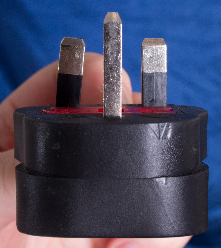 Power lead with bent pin on plug Power lead with bent pin on plug